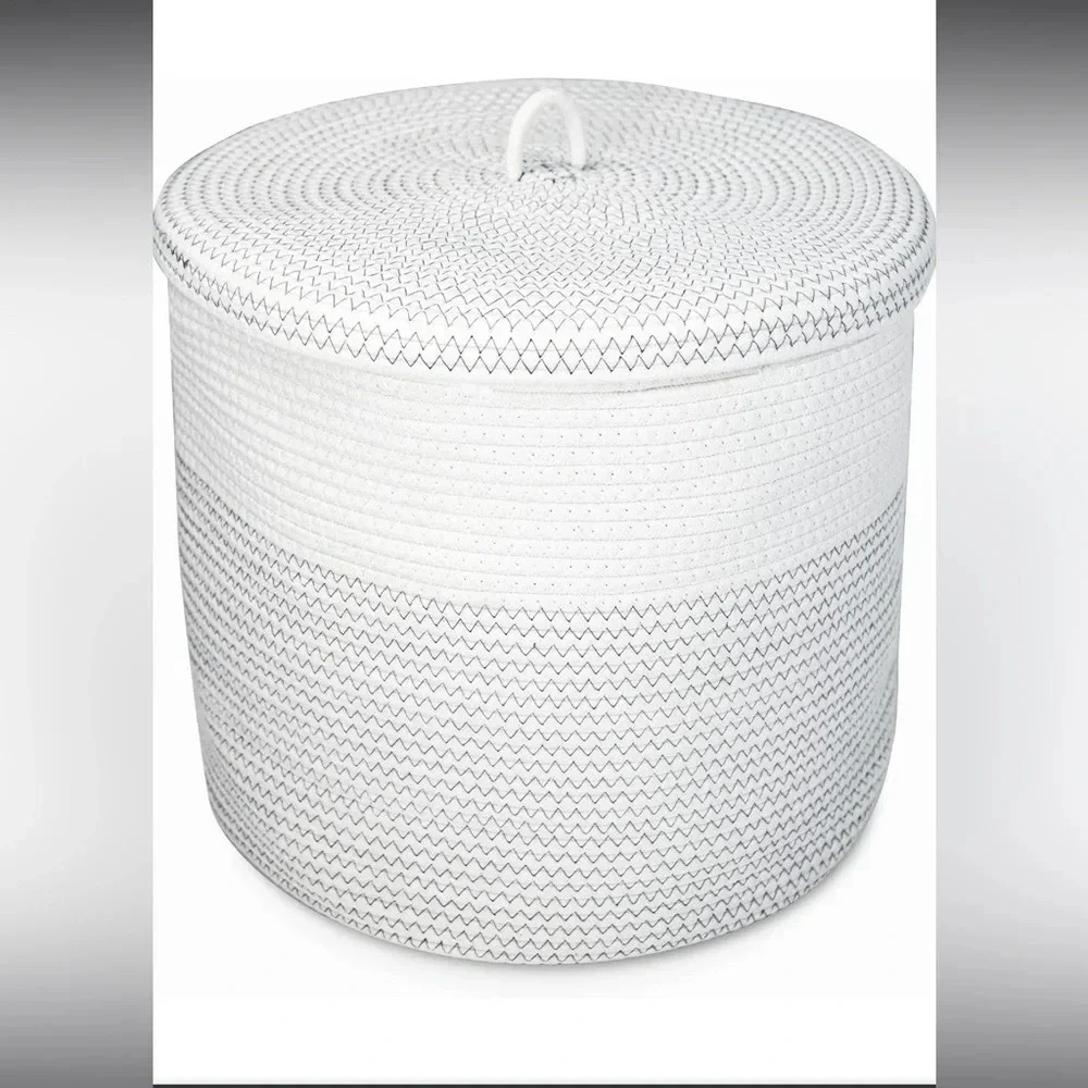 NWOT Woven Basket With Lid For Storage